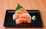 Sashimi cá hồi phong cách Nhật Bản có gì đặc biệt